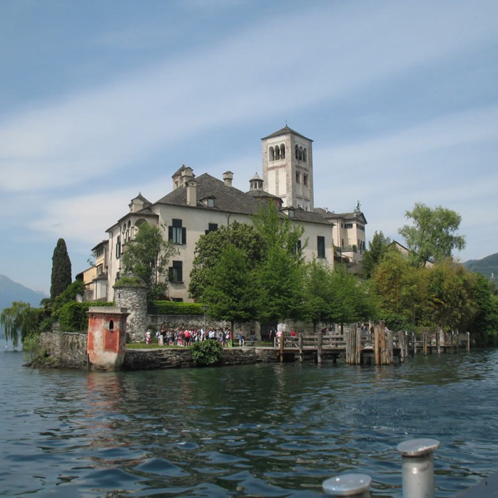 L’isola di San Giulio dal battello