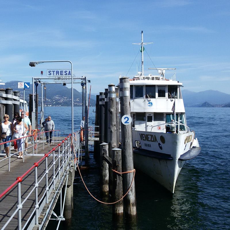 Battello al pontile di Stresa